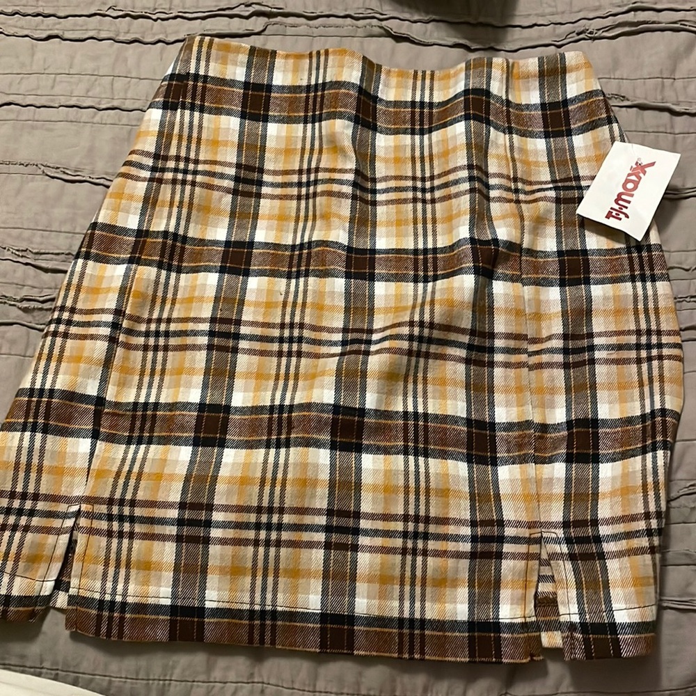 Love on a hanger, Size (7), Brown, white, black and yellow